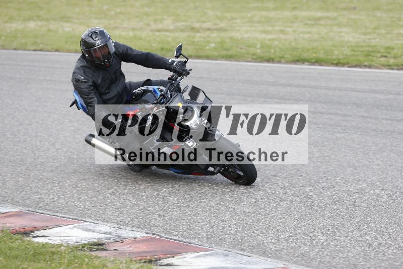 /Archiv-2025/09 22.04.2025 Cornu Master School ADR/rot-rouge/35